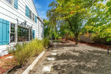 1241 NW Lawnridge Avenue Grants Pass OR 97526