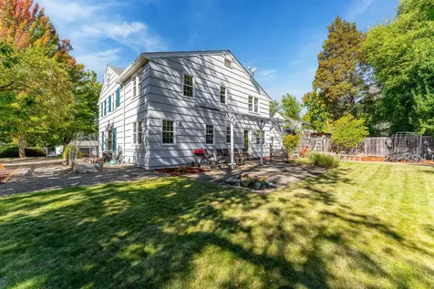 1241 NW Lawnridge Avenue Grants Pass OR 97526