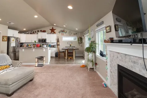 2424 NW Hazelwood Avenue Redmond OR 97756