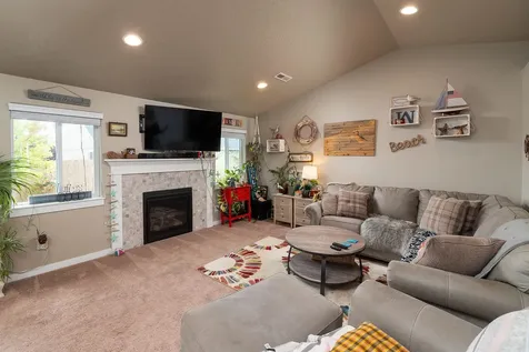 2424 NW Hazelwood Avenue Redmond OR 97756