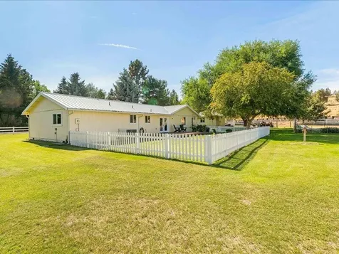 4117 NW La Mesa Lane Redmond OR 97756
