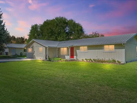 4117 NW La Mesa Lane Redmond OR 97756