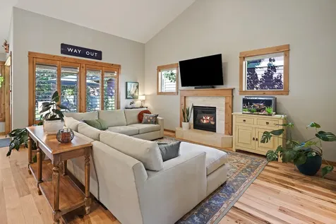60809 Whitney Place Bend OR 97702