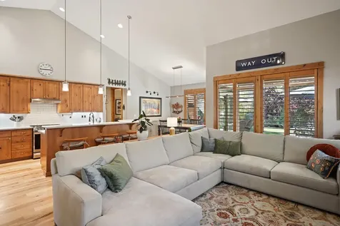 60809 Whitney Place Bend OR 97702