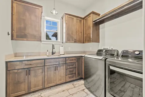 11845 Crossbill Drive Klamath Falls OR 97601