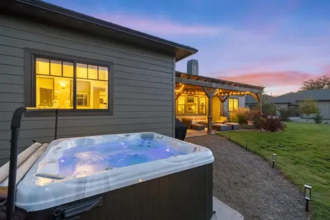 11845 Crossbill Drive Klamath Falls OR 97601