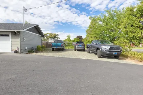 898 Coutant Lane Grants Pass OR 97527