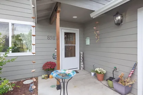 898 Coutant Lane Grants Pass OR 97527