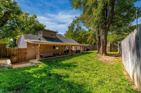 230 W Park Street Grants Pass OR 97527