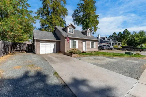 230 W Park Street Grants Pass OR 97527