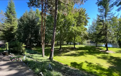 880 Rogue Wood Drive White City OR 97503