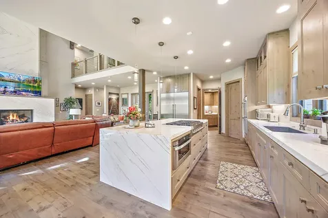 880 Rogue Wood Drive White City OR 97503