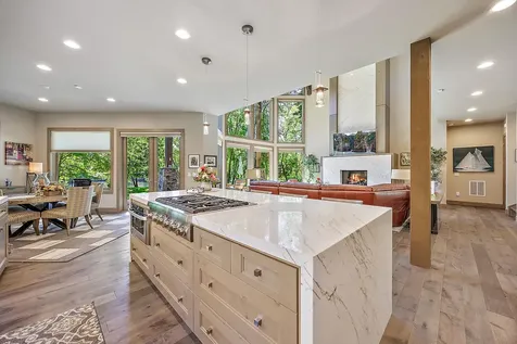 880 Rogue Wood Drive White City OR 97503
