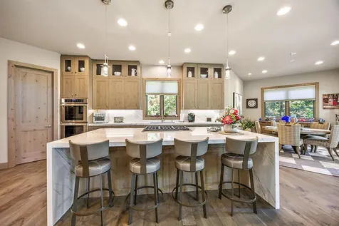 880 Rogue Wood Drive White City OR 97503