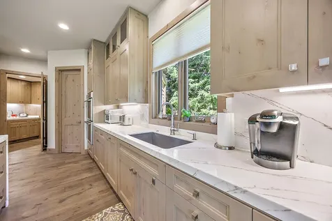 880 Rogue Wood Drive White City OR 97503
