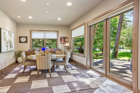 880 Rogue Wood Drive White City OR 97503