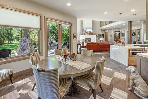 880 Rogue Wood Drive White City OR 97503