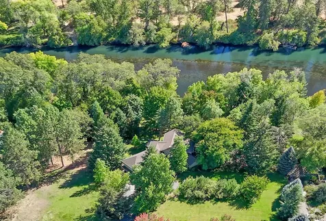 880 Rogue Wood Drive White City OR 97503