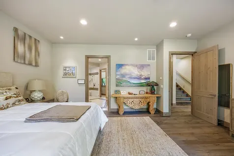 880 Rogue Wood Drive White City OR 97503