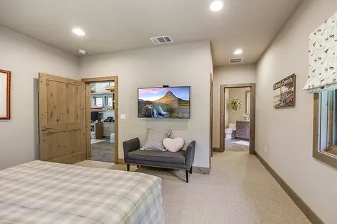 880 Rogue Wood Drive White City OR 97503