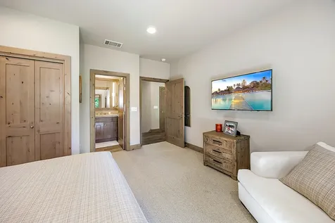 880 Rogue Wood Drive White City OR 97503