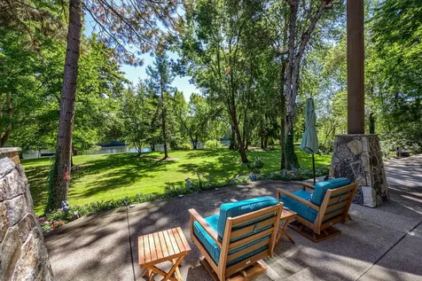 880 Rogue Wood Drive White City OR 97503