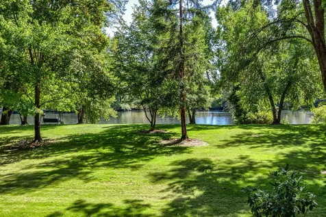 880 Rogue Wood Drive White City OR 97503