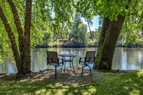 880 Rogue Wood Drive White City OR 97503