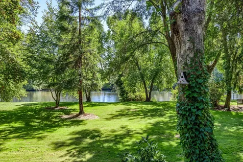 880 Rogue Wood Drive White City OR 97503