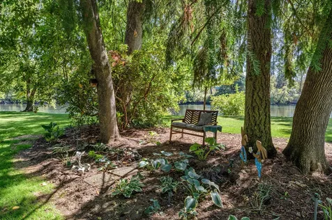 880 Rogue Wood Drive White City OR 97503