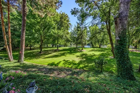 880 Rogue Wood Drive White City OR 97503