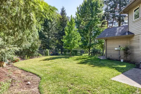 880 Rogue Wood Drive White City OR 97503