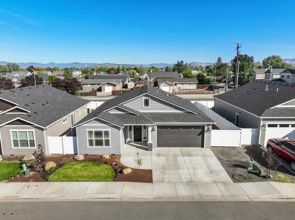 3769 Nicholas Way White City OR 97503