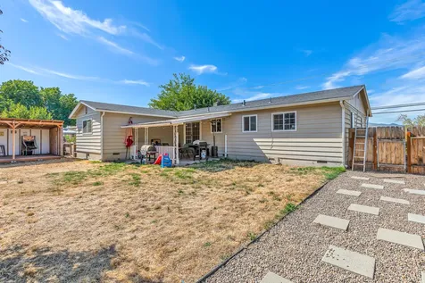 720 N 3rd Street Central Point OR 97502