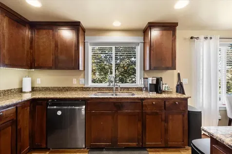 1703 Pearl Eye Lane Medford OR 97504