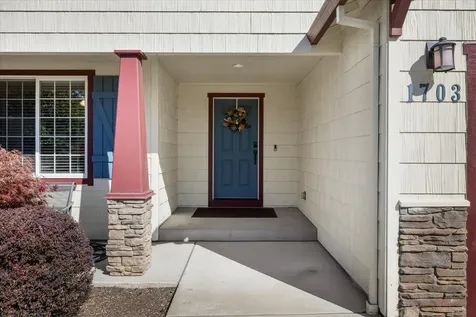 1703 Pearl Eye Lane Medford OR 97504