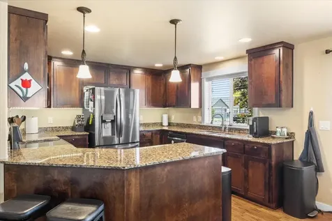 1703 Pearl Eye Lane Medford OR 97504