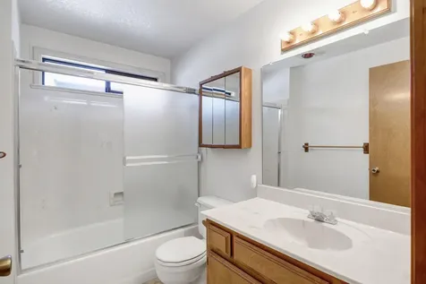 3090 Waterford Court Medford OR 97504