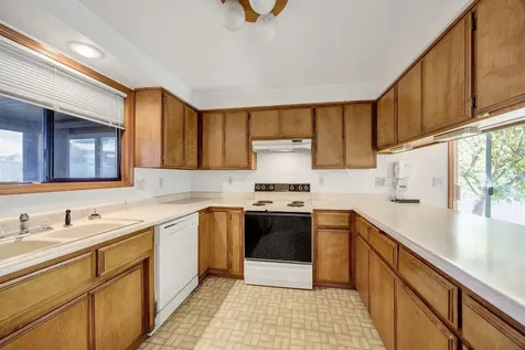 3090 Waterford Court Medford OR 97504