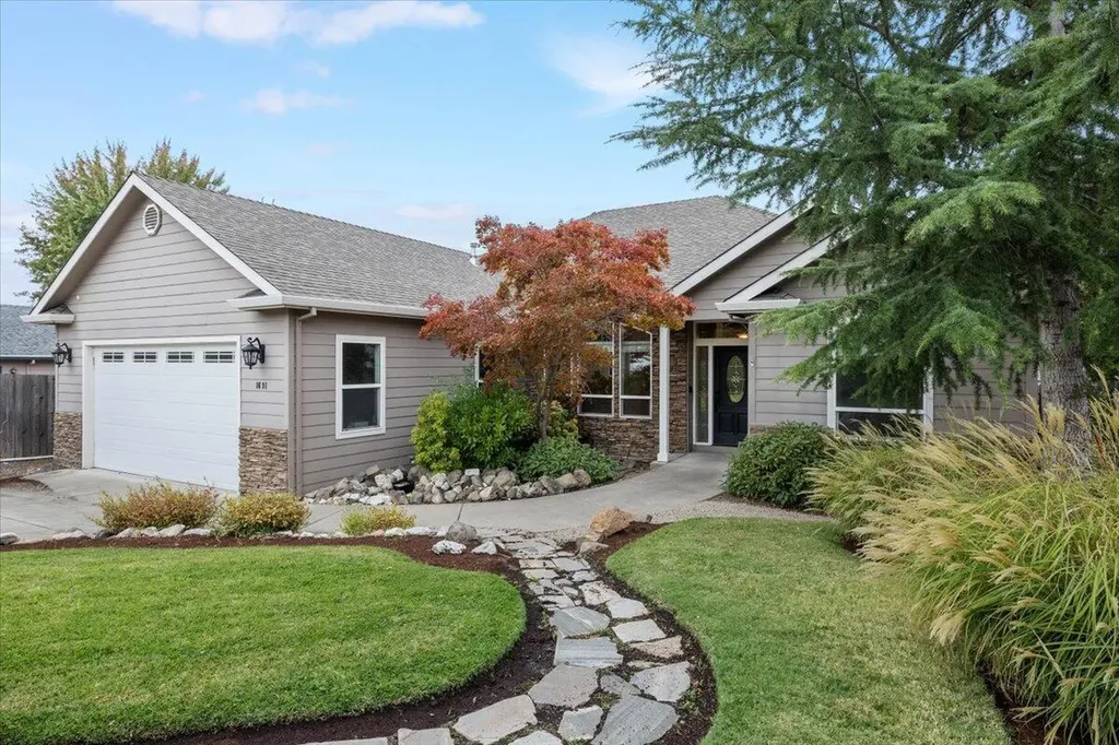 1691 Thrasher Lane Medford OR 97504