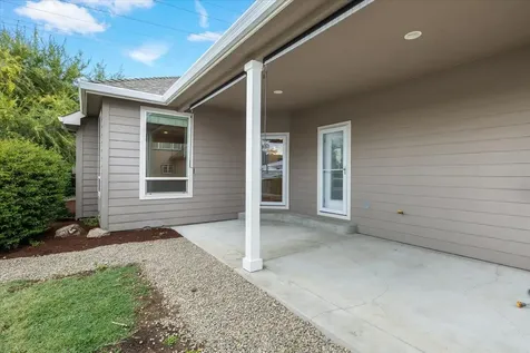 1691 Thrasher Lane Medford OR 97504