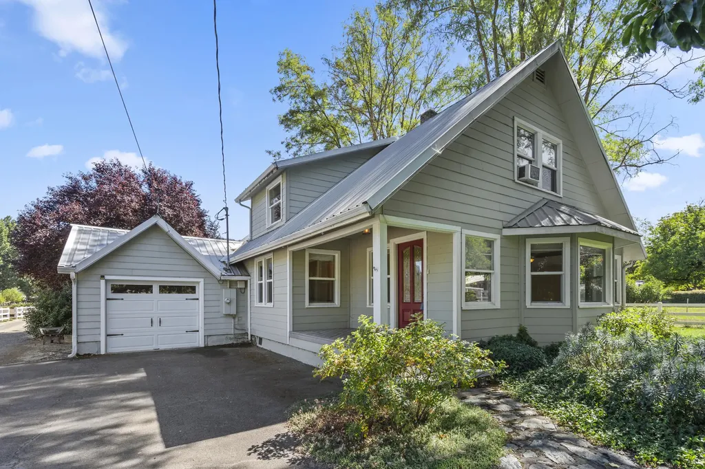 135 Foots Creek Road Gold Hill OR 97525