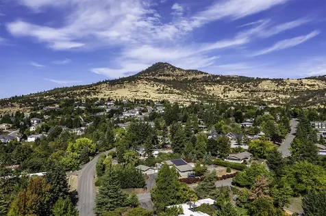1383 Highcrest Drive Medford OR 97504
