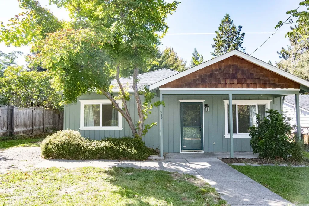 945 Park Street Ashland OR 97520