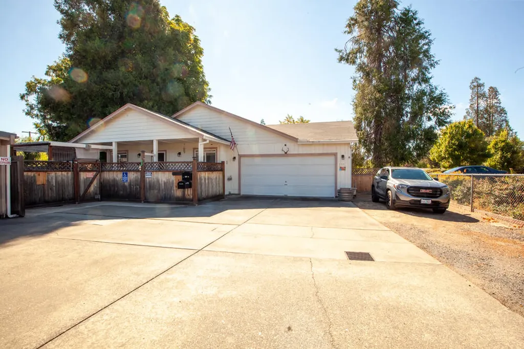 1131 SW G Street Grants Pass OR 97526