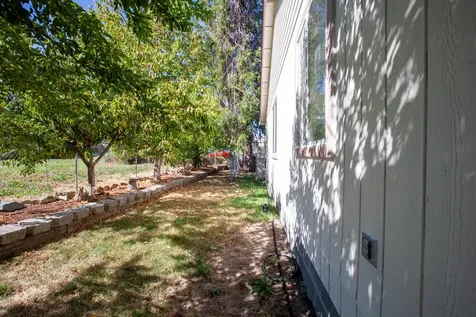 1131 SW G Street Grants Pass OR 97526