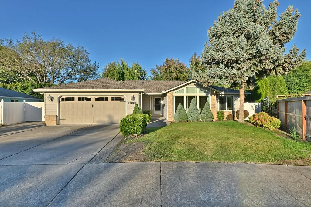 1838 Cascadia Circle Medford OR 97504