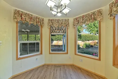 1838 Cascadia Circle Medford OR 97504