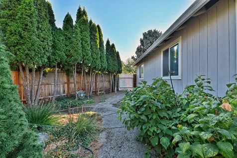 1838 Cascadia Circle Medford OR 97504