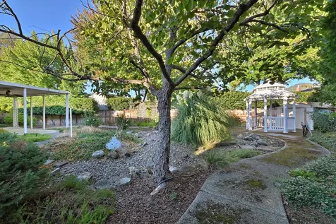 1838 Cascadia Circle Medford OR 97504